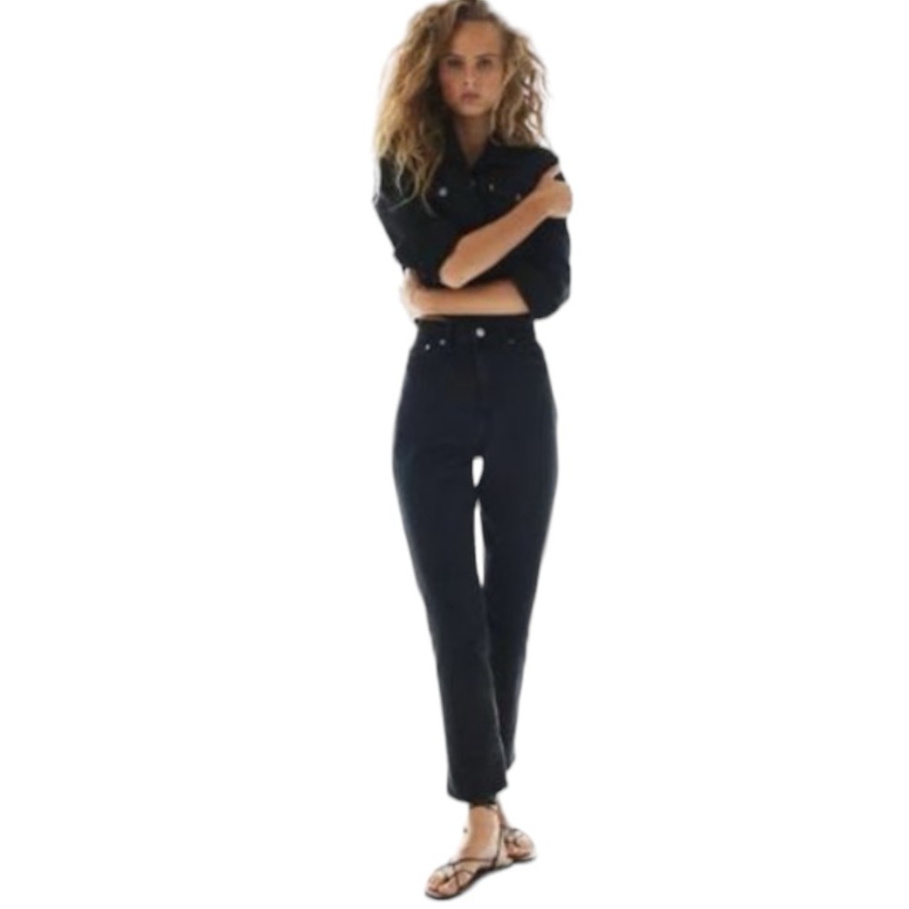 H&M - Mom Ultra High Rise Distressed Jeans - Size 5